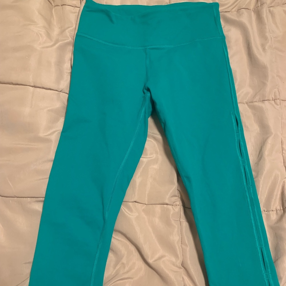 Green Fabletics cropped Leggings